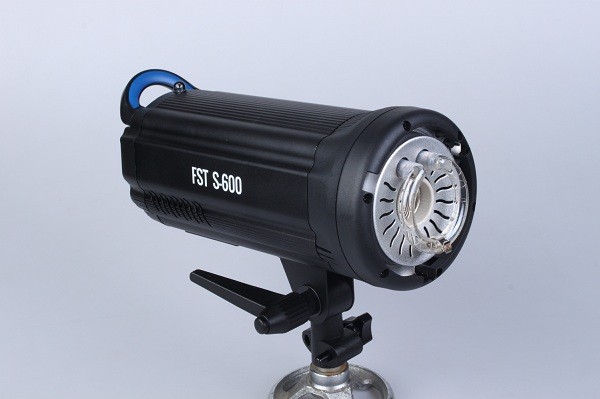 Импульсный свет FST S-600 вспышка студийная