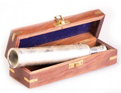 Зрительная труба сувенирная 10" с гравировкой в дер. коробке